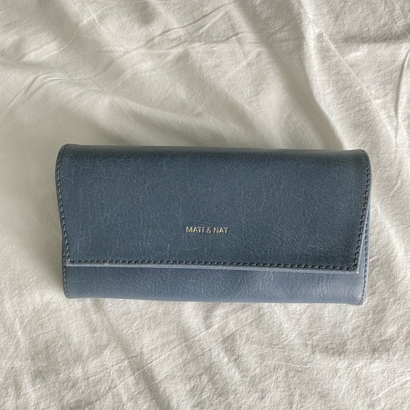 Matt & Nat Wallet - Picture 1 of 7
